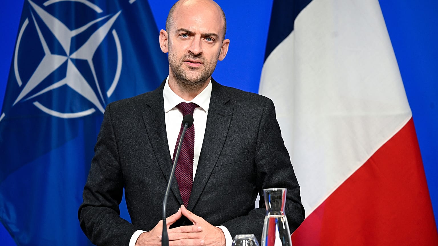 Le ministre des Affaires étrangères, Jean-Noël Barrot, lors d'une conférence de presse avec son homologue finlandaise, Elina Valtonen, à Helsinki, le 14 septembre 2026.