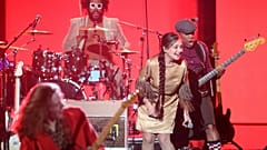 Catherine Ringer sur scène lors des 35e victoires de la musique en 2020
