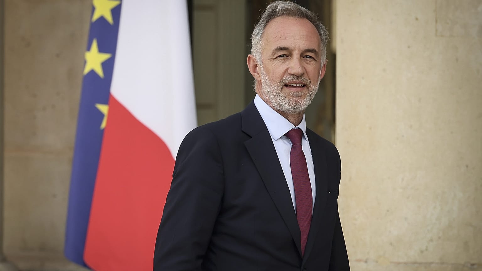 L'actuel maire de Paris, Emmanuel grégoire est impliqué dans une plainte en tant que représentant de la municipalité mais aussi de manière personnelle