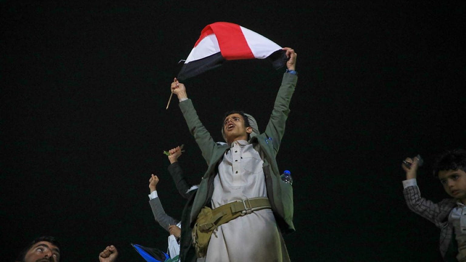 أنصار "الحوثيين" يحتفلون باستيلاء الجماعة على جزيرة "ميون" الواقعة في مضيق باب المندب صنعاء، يوم الجمعة 11 سبتمبر 2026. 