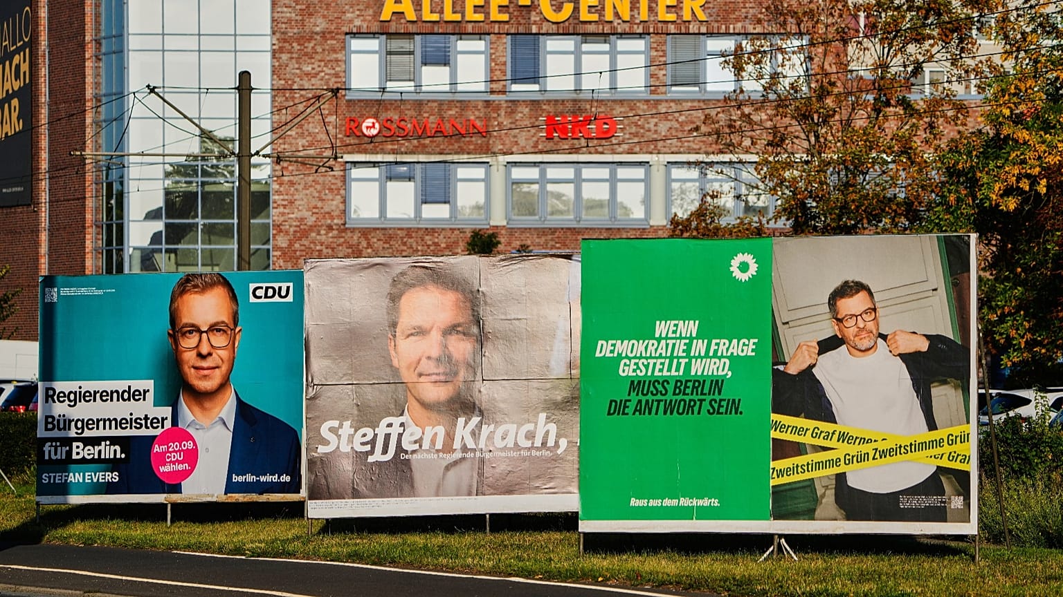 Wahlplakate der Spitzenkandidaten von CDU, SPD und Grünen zur Berliner Abgeordnetenhauswahl, Berlin, 15. September 2026.