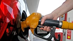 En France, le prix du diesel dépasse 2 € le litre, tandis que les stations-service TotalEnergies maintiennent des prix bas dans tout le pays.