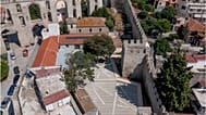 Άποψη της συνολικής επέμβασης στην οχύρωση της κάτω πόλης της Καβάλας από ψηλά. 