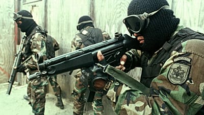 La Guardia Nacional venezolana participa en ejercicios de entrenamiento contra la guerrilla cerca de Caracas, Venezuela. Archivo