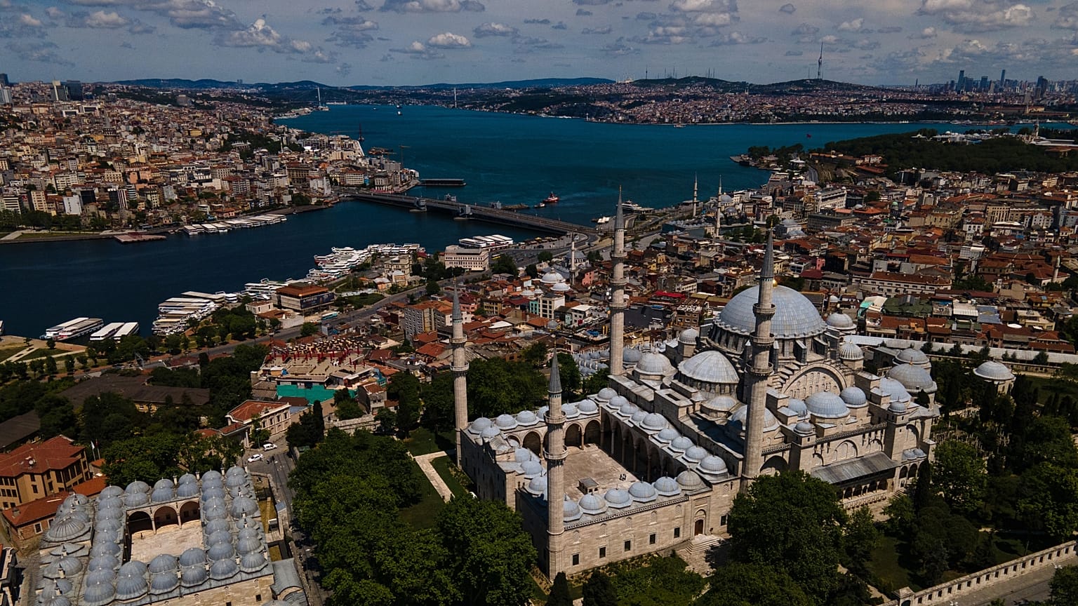 ARŞİV: İstanbul'da, koronavirüs salgını nedeniyle uygulanan dört günlük sokağa çıkma yasağının son gününde şehir manzarası 26 Mayıs Salı 2020