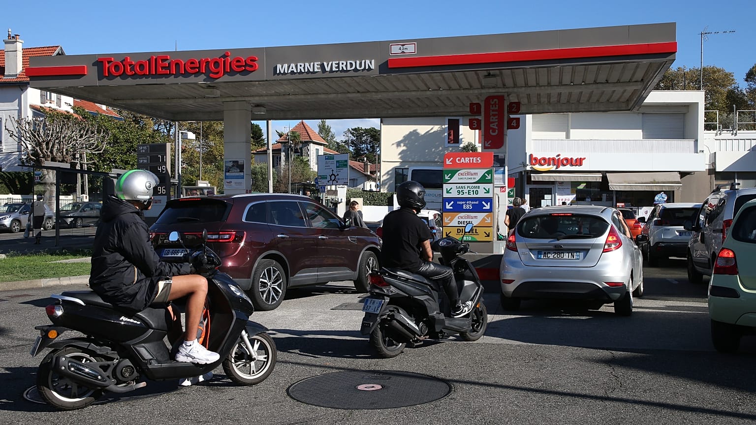 Une station-service à Biarritz, octobre 2022.