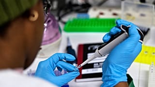 Épidémies : réunis au Togo, les biologistes africains sonnent l’alerte