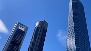 Vista de la torre Moeve, la primera por la izquierda, en Madrid.