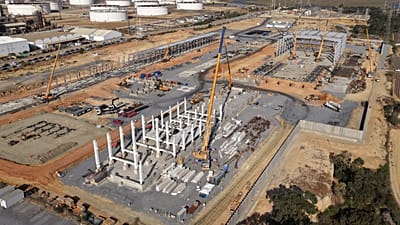 Construcción de la primera fase del Valle Andaluz del Hidrógeno Verde, de Moeve, en Palos de la Frontera, Huelva.