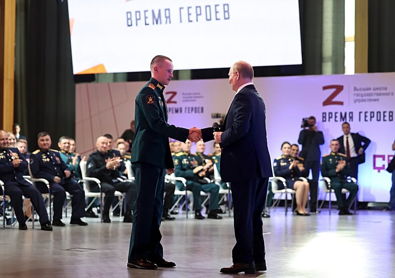 Президент России Владимир Путин во время встречи с участниками проекта «Время героев», направленного на содействие трудоустройству ветеранов на госдолжности. Москва, 14.06.26