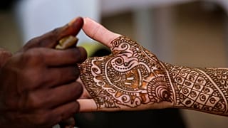 Changement climatique : au Soudan, l'art traditionnel du henné menacé 