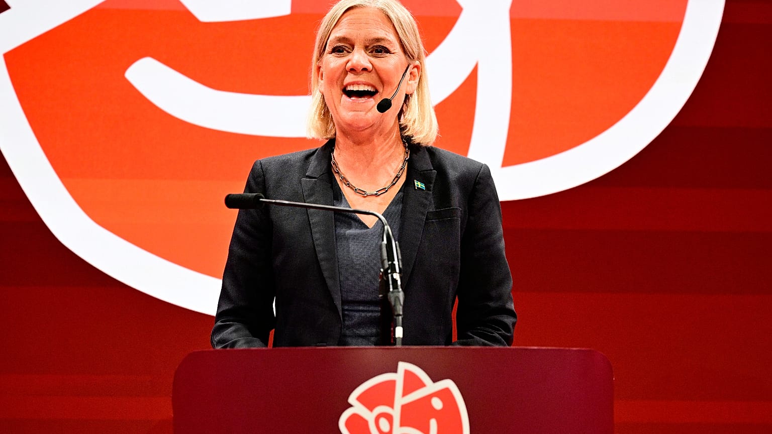 La líder del partido socialdemócrata, Magdalena Andersson, habla durante la celebración de la noche electoral organizada por el partido, el domingo 13 de septiembre de 2026