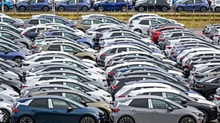 Insgesamt bis zu 100.000 Stellen sollen beim Autobauer Volkswagen weltweit wegfallen.