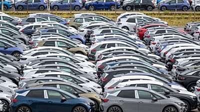 Insgesamt bis zu 100.000 Stellen sollen beim Autobauer Volkswagen weltweit wegfallen.