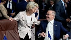 European Commission President Ursula von der Leyen speaking with Australian Prime Minister Anthony Albanese in Vilnius, Lithuania, 12 July 2023. 