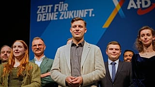 Jean-Pascal Hohm (al centro) è sul palco insieme ad altri membri del direttivo di "Generation Deutschland", l'organizzazione giovanile dell'AfD, Novembre 2025