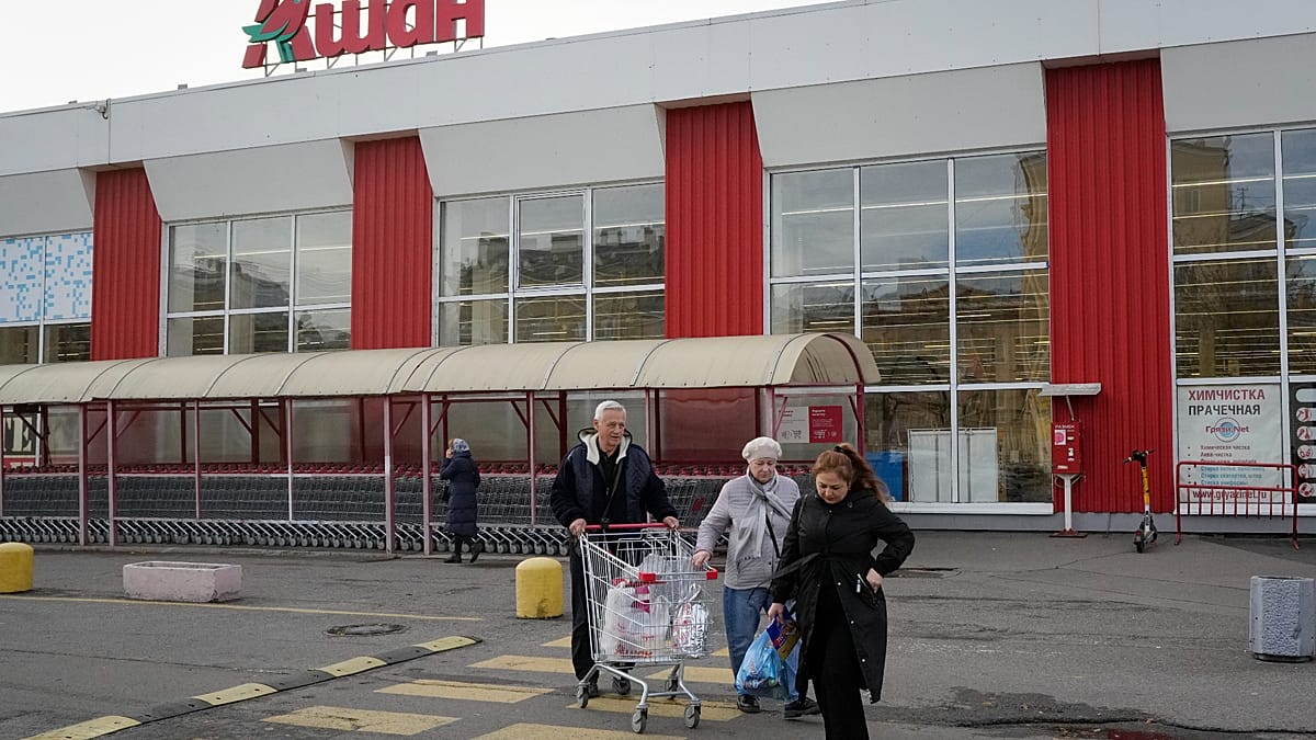 Russia seizes control over assets of Nestle, French firms