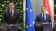 Magyar Péter miniszterelnök (j) és Vitézy Dávid közlekedési és beruházási miniszter a Miniszterelnökségen tartott kormányszóvivői tájékoztatón 2026. szeptember 18-án.