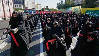 Iran : des milliers de personnes défilent à Téhéran pour soutenir le pouvoir