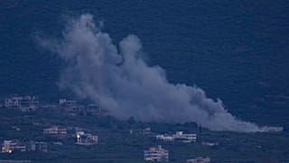 صورة أرشيفية - تصاعد الدخان جراء غارة إسرائيلية على بلدة المنصوري جنوبي لبنان، 26 مارس/آذار 2026