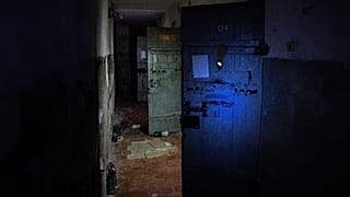 Az orosz erők által Ukrajnában, az immár felszabadított Izjumban ukránok fogva tartására és kínzására használt rendőrőrs pincéje