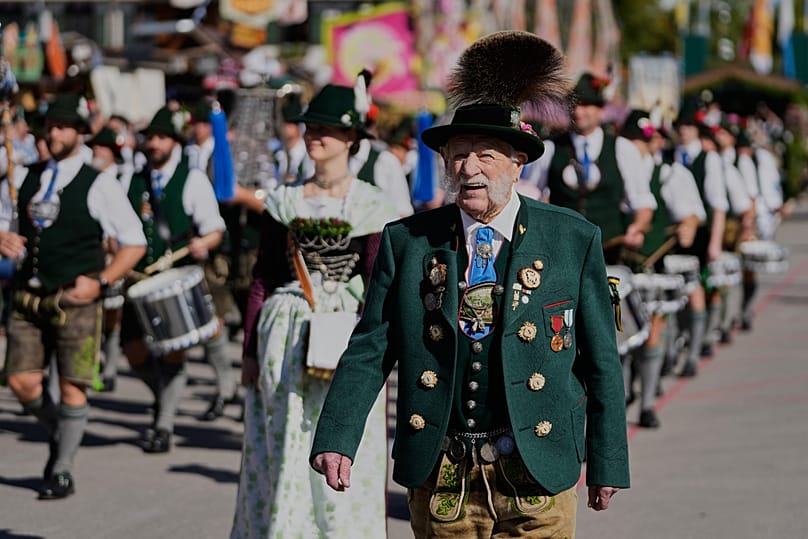 Bayrische Trachten beim Oktoberfest-Umzug auf dem 191. Oktoberfest in München, Deutschland, am Samstag, dem 19. September 2026.