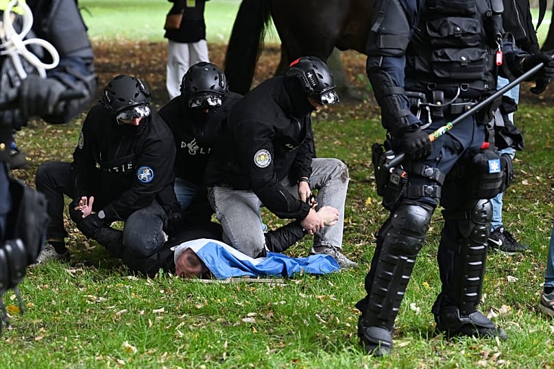 Συγκρούσεις ακροδεξιών διαδηλωτών με την αστυνομία