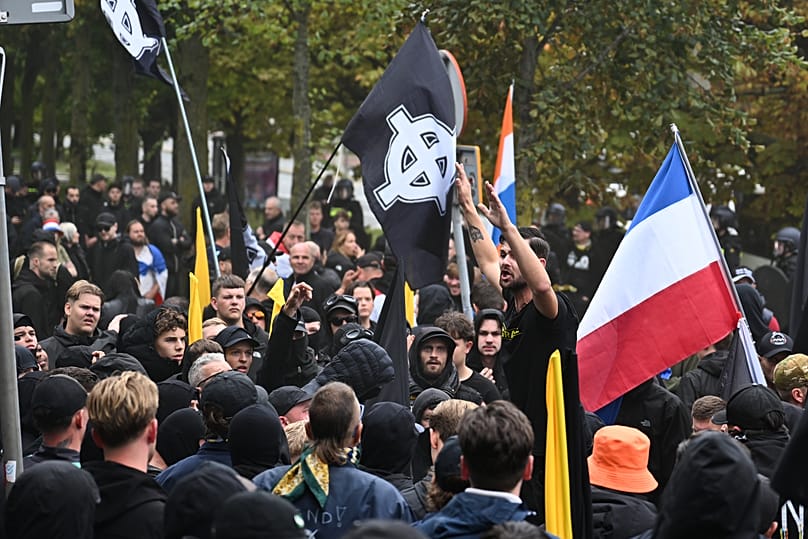 Συγκρούσεις ακροδεξιών διαδηλωτών με την αστυνομία