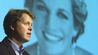 ARŞİV - Prenses Diana'nın kardeşi Charles Spencer, Florida'da düzenlenen bir basın toplantısında, sonbaharda müzeye gelecek sergi hakkında konuşuyor, 23 Mart 2004.