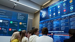 Journalists look at preliminary voting results for Russian parliamentary elections on a video screen in Moscow, 20 September, 2026