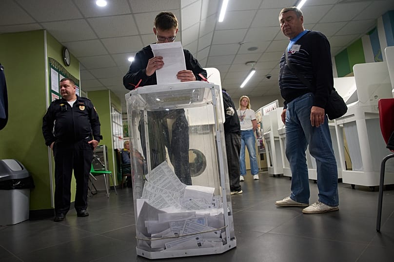 A voter casts a ballot during the last day of the parliamentary election in Moscow, 20 September, 2026