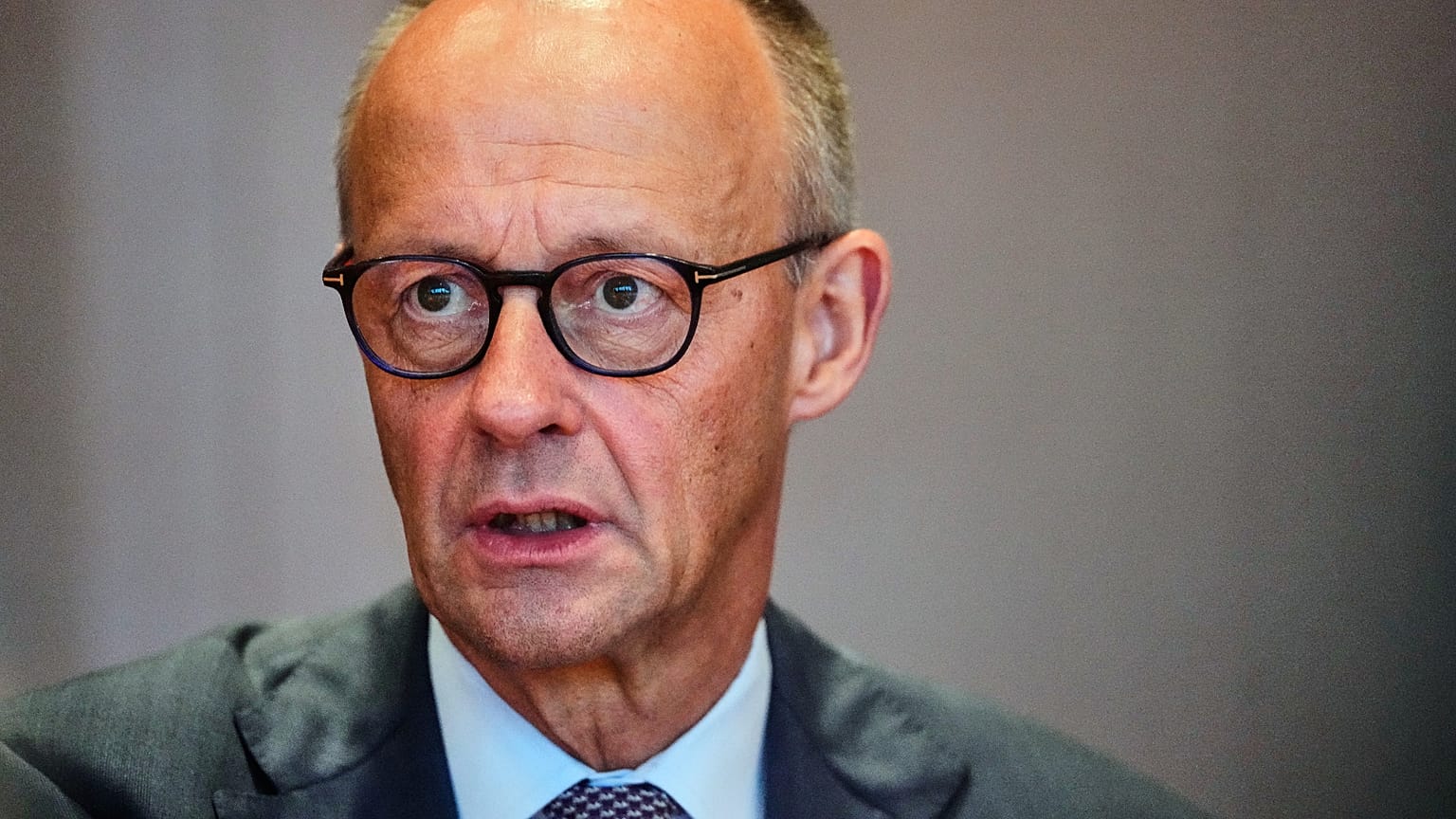 Der deutsche Bundeskanzler Friedrich Merz trifft am Mittwoch, 16. September 2026, zur Kabinettssitzung im Bundeskanzleramt in Berlin ein.