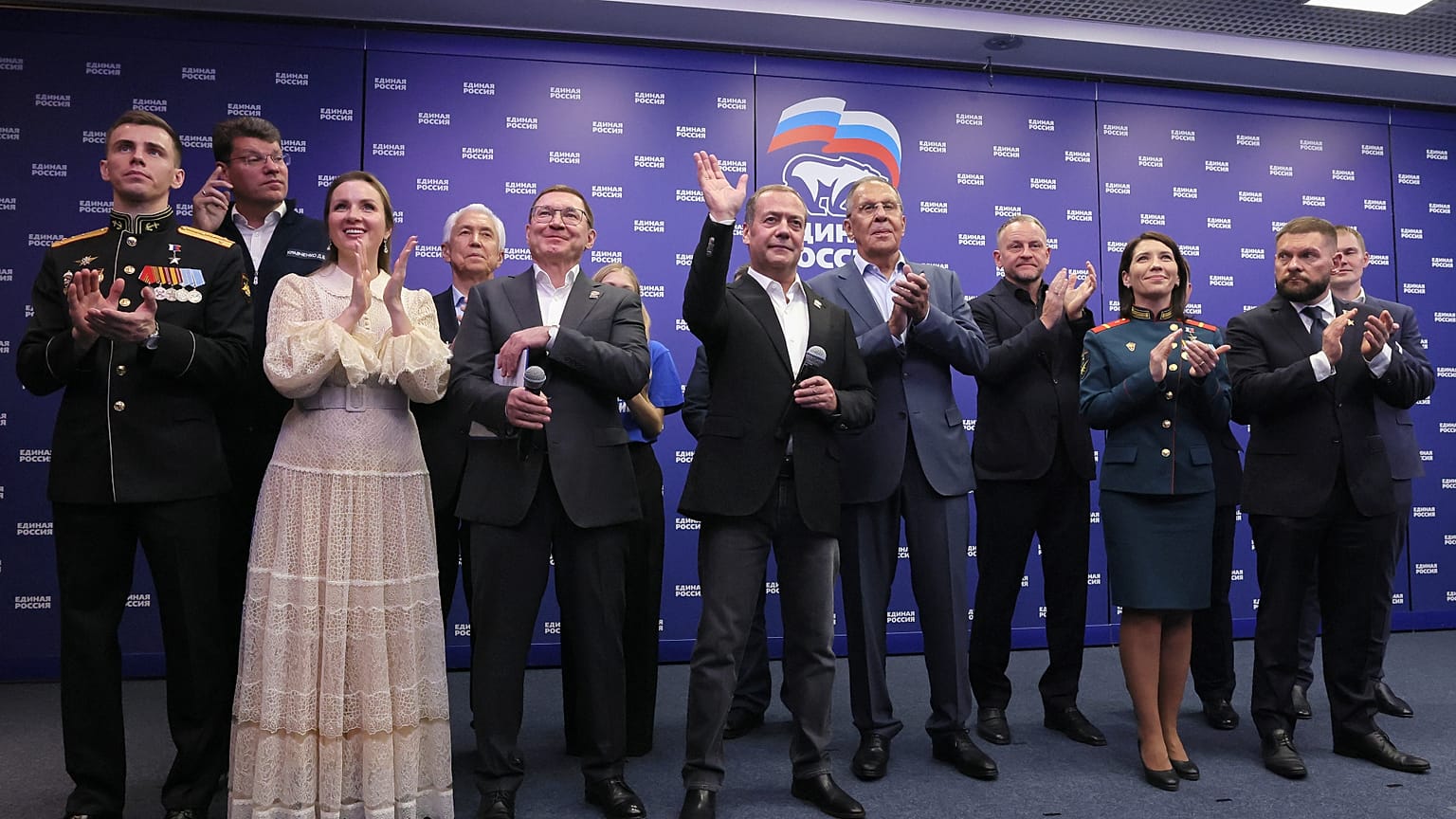 Dimitri Medvedev et des dirigeants de Russie Unie lors de l'annonce des premiers résultats de l'élection, le 20 sept. 2026