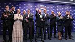 Dimitri Medvedev et des dirigeants de Russie Unie lors de l'annonce des premiers résultats de l'élection, le 20 sept. 2026