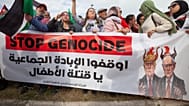 تظاهر محتجون أمام السفارة الأمريكية في تونس يوم السبت 5 أبريل/نيسان 2025، للتنديد بالعمليات العسكرية الأمريكية والبريطانية والإسرائيلية في فلسطين واليمن وسوريا. (صورة من وكالة