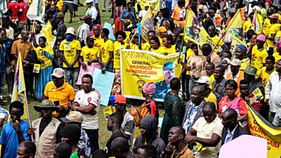 Uganda Yurtsever Birliği üyeleri, muhalif Fred Lumbuye'nin iadesini talep etmek amacıyla başkent Kampala'daki Türkiye Büyükelçiliği önünde gösteri düzenledi, 18 Eylül 2026.