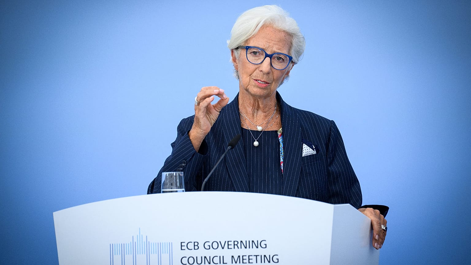 ECB Başkanı Christine Lagarde, Almanya'nın Berlin kentindeki Deutsche Bundesbank konferans merkezinde yapılan toplantının ardından basına açıklama yapıyor, 10 Eyl. 2026