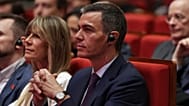 El presidente del Gobierno de España, Pedro Sánchez, y su esposa, Begoña Gómez, en Pekín (China), el lunes 13 de abril de 2026.