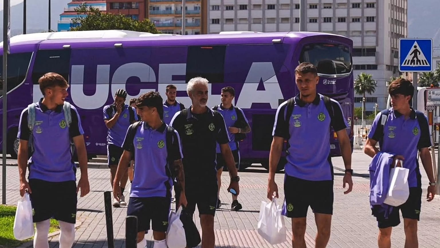 Foto del equipo llegando a Ceuta.