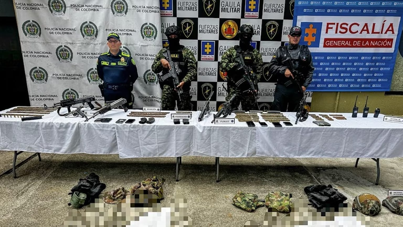 Armas incautadas durante la operación.