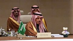 شاهزاده فیصل بن فرحان آل سعود، وزیر امور خارجه عربستان سعودی، روز پنج‌شنبه ۱۹ مارس ۲۰۲۶ به ریاست نشست مشورتی وزرای امور خارجه گروهی از کشورهای عربی و اسلامی در ریاض، 