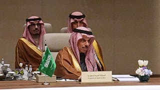شاهزاده فیصل بن فرحان آل سعود، وزیر امور خارجه عربستان سعودی، روز پنج‌شنبه ۱۹ مارس ۲۰۲۶ به ریاست نشست مشورتی وزرای امور خارجه گروهی از کشورهای عربی و اسلامی در ریاض، 