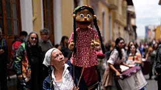 Estudiantes universitarios y artistas protestan en Bogotá contra los recortes de cultura y artes propuestos por el Gobierno del presidente Abelardo de la Espriella