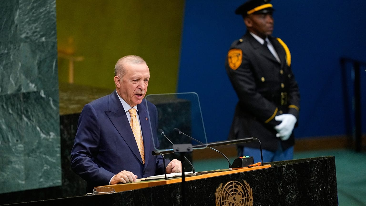 Il presidente turco Recep Tayyip Erdogan parla durante l'81ª sessione dell'Assemblea generale delle Nazioni Unite al quartier generale ONU a New York, il 22 settembre 2026