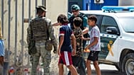 Menores no acompañados que habían cruzado a España regresan a Marruecos desde el enclave español de Ceuta, el sábado 1 de agosto de 2026.