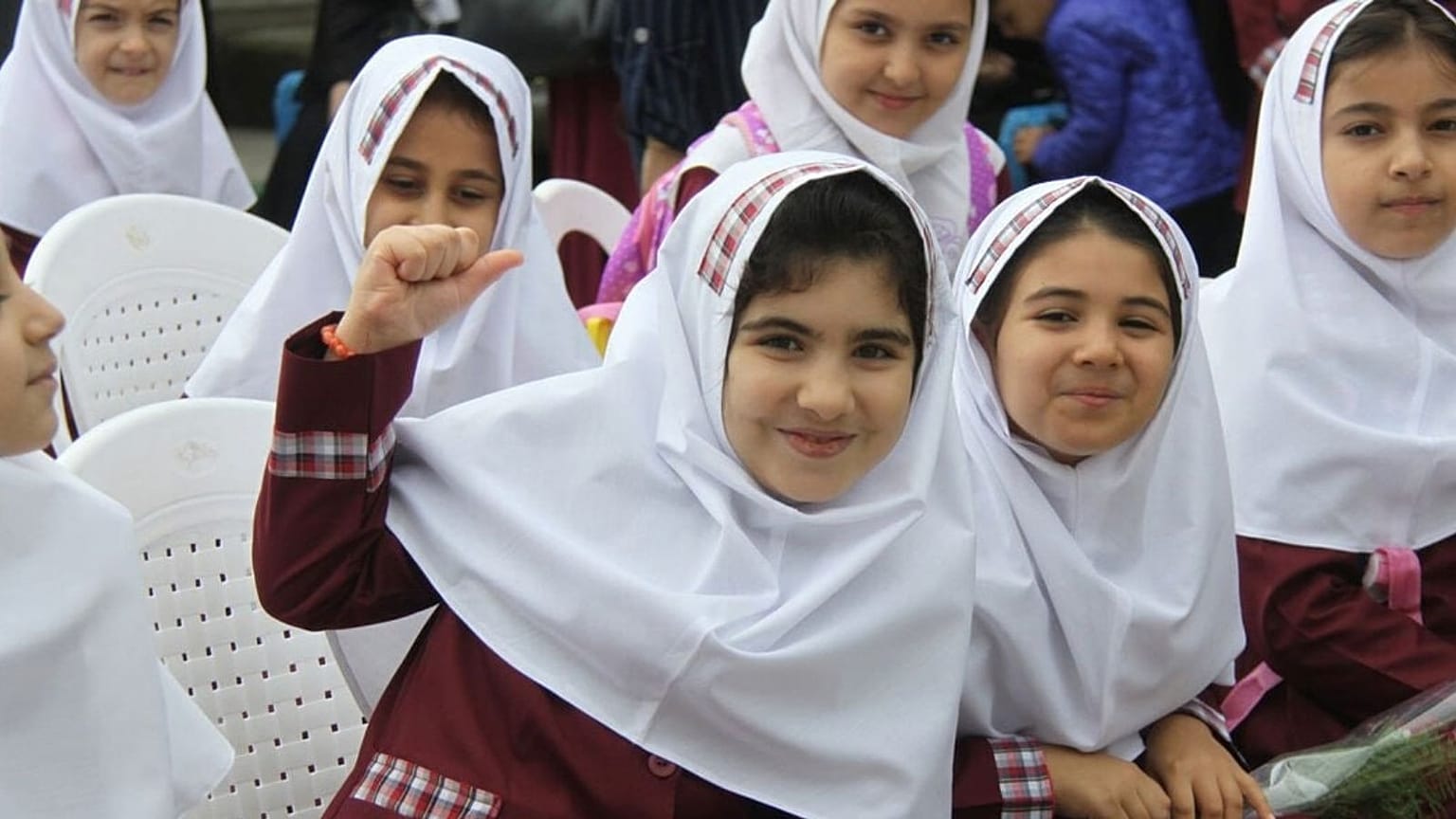 دختران دانش‌آموز در ایران