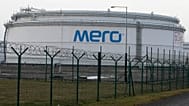 Archivo, vista del parque central de tanques de petróleo cerca de Nelahozeves, República Checa, el martes 14 de enero de 2025.