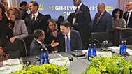 Çevre Bakanı Murat Kurum (sağda) ve Etiyopya Devlet Başkanı Taye Atske Selassie (solda) New York'taki Küresel Yenilenebilir Enerji Zirvesi'nde tokalaşıyor, 21 Eylül 2026.