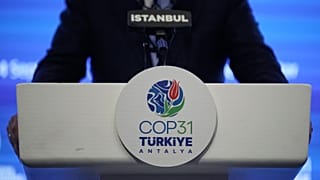 COP31 başkan adayı ve Türkiye Çevre, Şehircilik ve İklim Değişikliği Bakanı Murat Kurum, İstanbul'da düzenlenen İstanbul İklim Finans Zirvesi'nde konuşuyor.