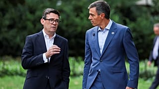 Pedro Sánchez, junto al primer ministro británico Andy Burnham